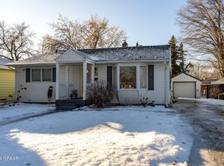 109 Columbia Ct, Grand Forks, ND 58203