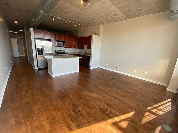 3rd image of 1000 N Kingsbury St #Gu36