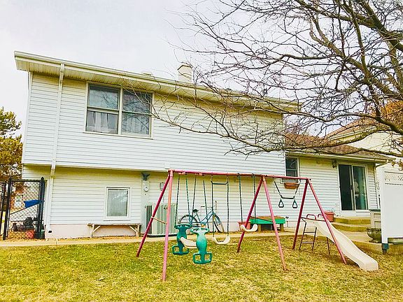 3rd image of 1905 Sequoia Dr