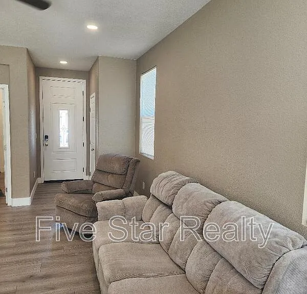 9539 Poplar Way — Photo 4