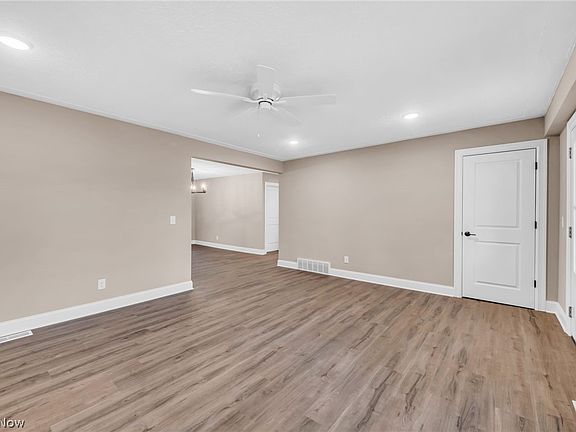 3rd image of 3006 Abbe Rd