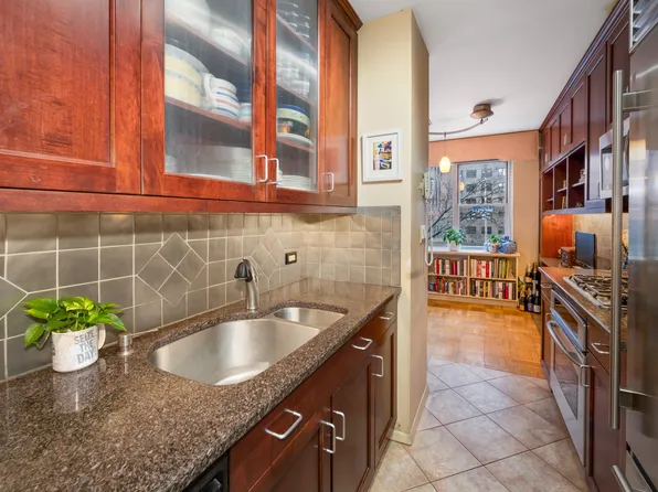 80 East End Avenue image 5 of 15