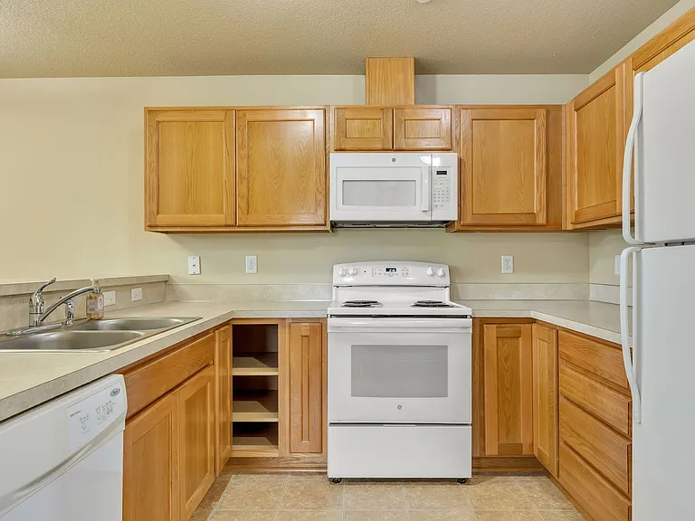 2037 SE Huckleberry Ave — Photo 9