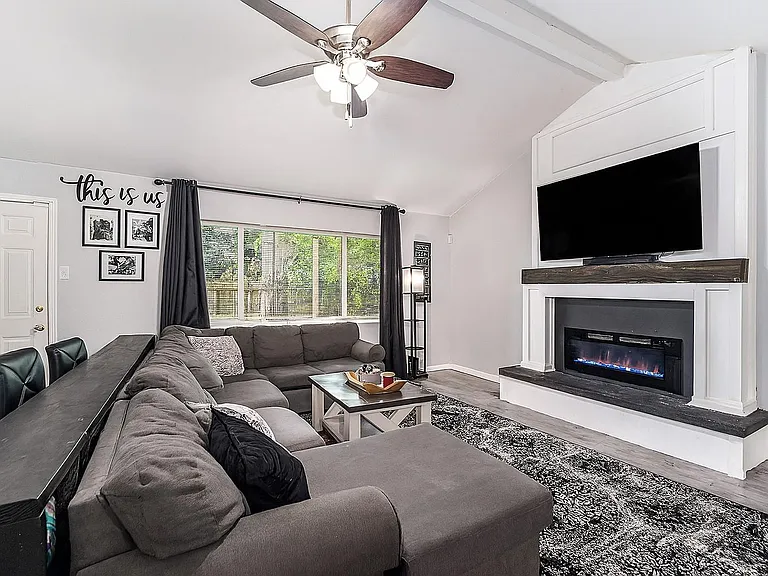 12215 Hillcroft St — Photo 2