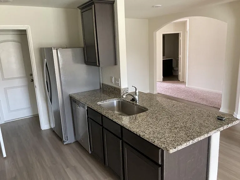 8418 Hannah — Photo 13