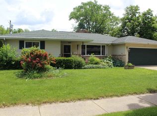 1122 N Lexington Dr, Janesville, WI 53545