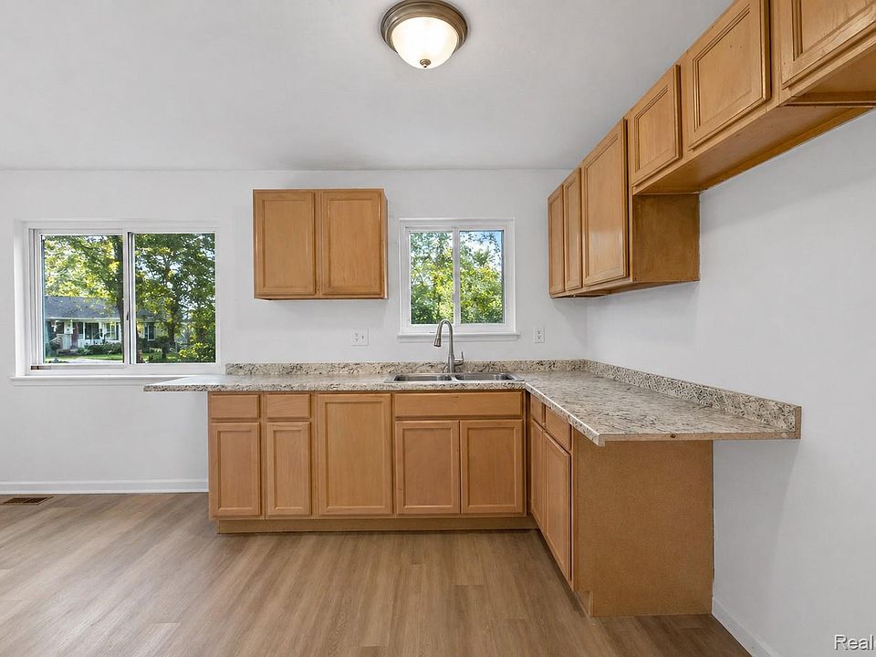 29468 Edward Dr, photo 14
