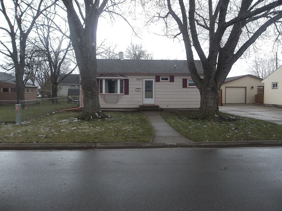 1st image of 707 E 17th St