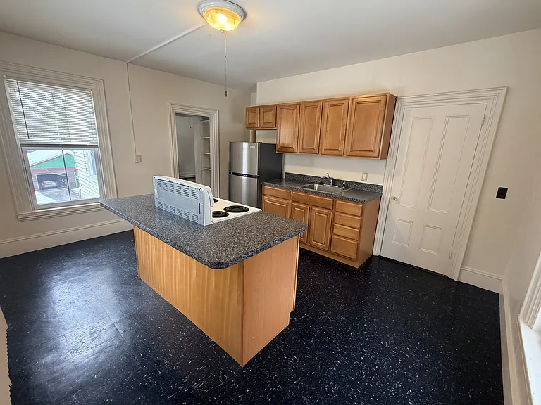 Eat-in kitchen