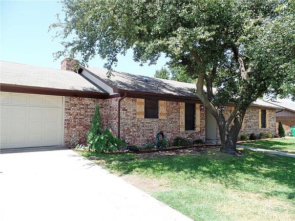 3rd image of 1006 W University Dr
