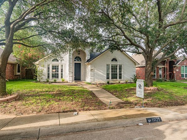 1925 Crestlake Dr