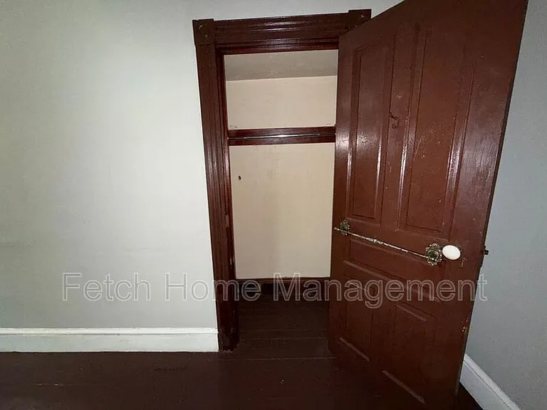 722 E King St #6 — Photo 9