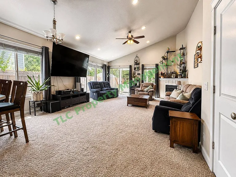 942 Salamander Rd SE — Photo 4