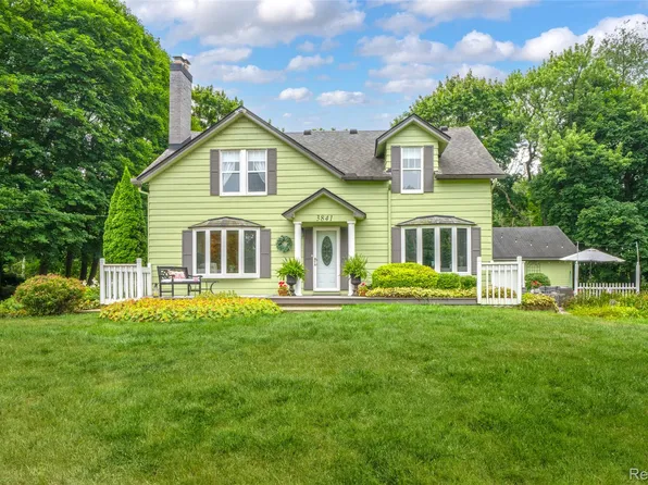 3841 Covert Rd, Waterford, MI 48328