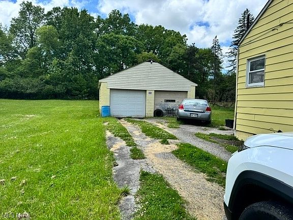 4th image of 1315 Crumrine St