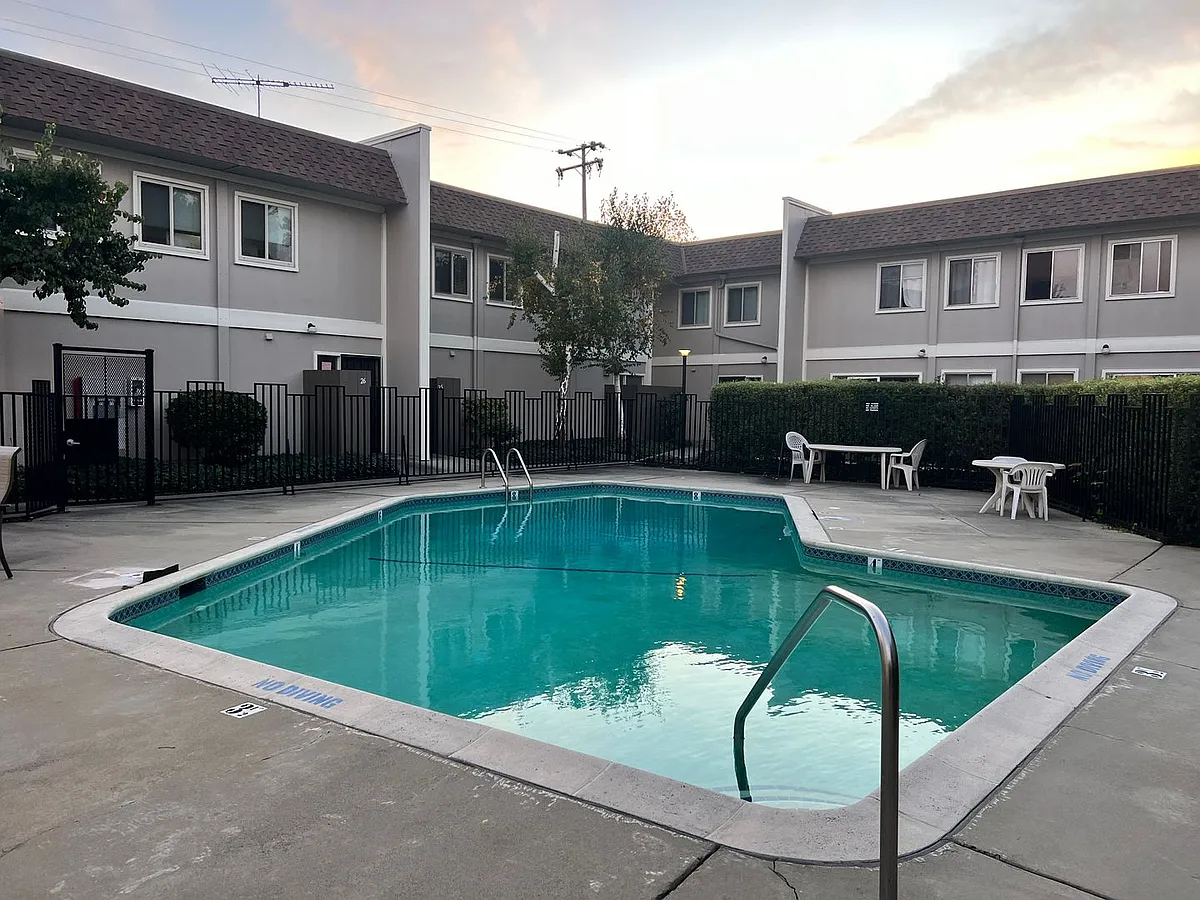 Building Photo - 530 La Conner Dr #6