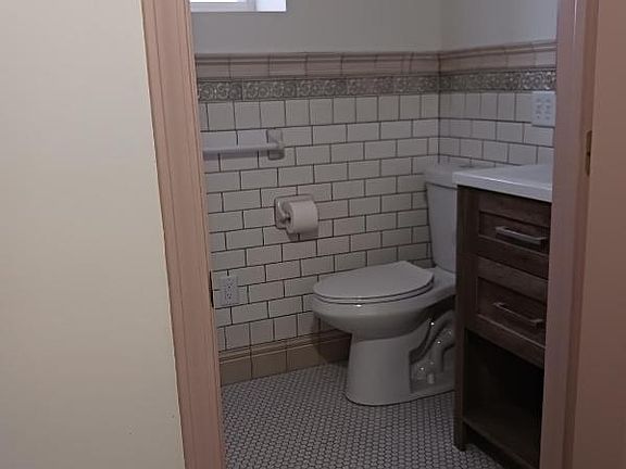 4th image of 2436 N Weil St #C