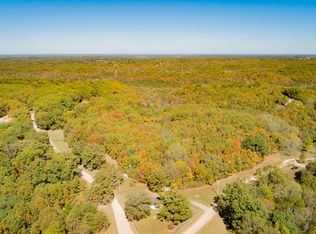 29 Outback Ln, Reeds Spring, MO 65737