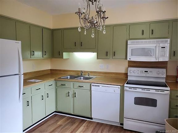 3rd image of 6810 Farmingdale Dr APT G
