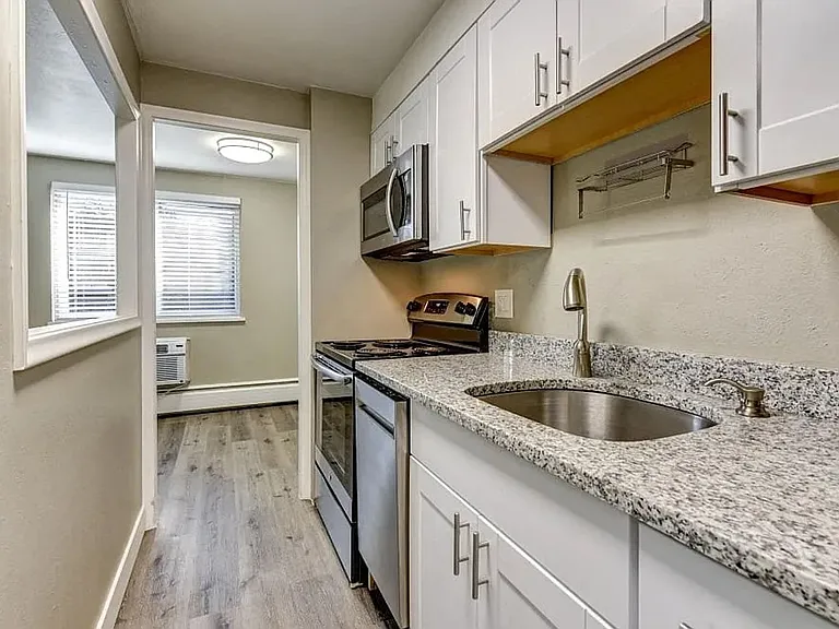 1137 Columbine Street — Photo 3