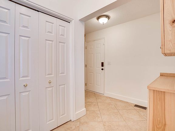 5th image of 1003 W Uri Ln #6