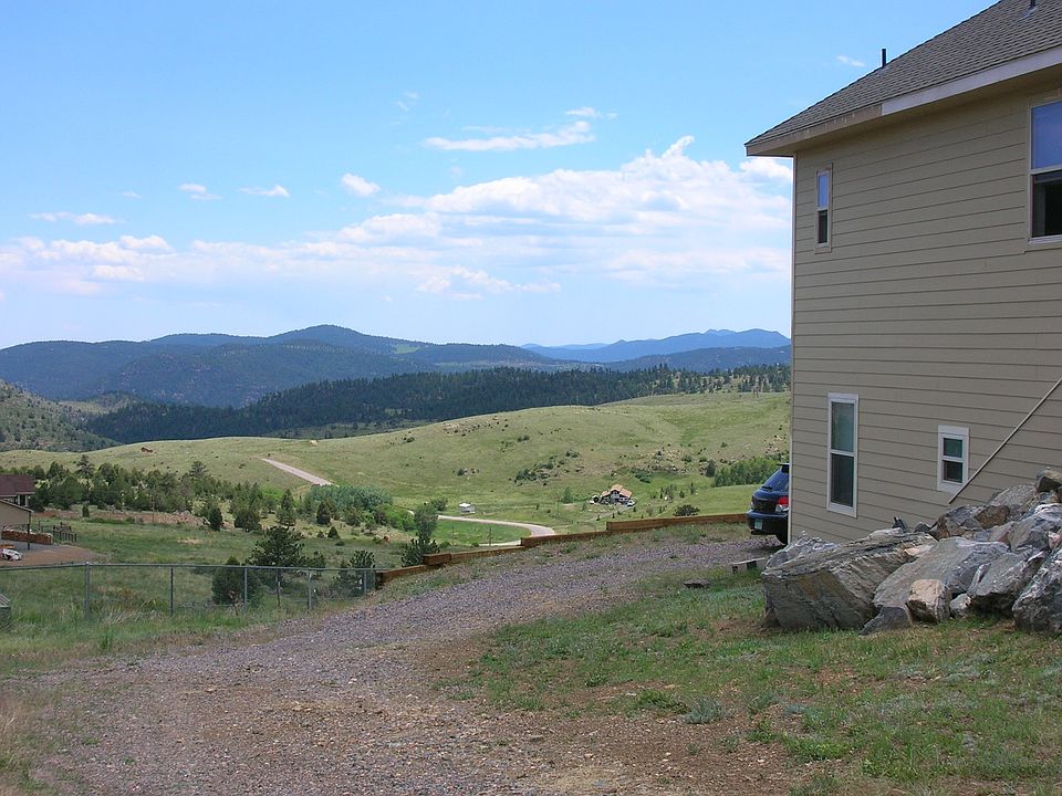 360 degrees view into 4000 acres of open space park.