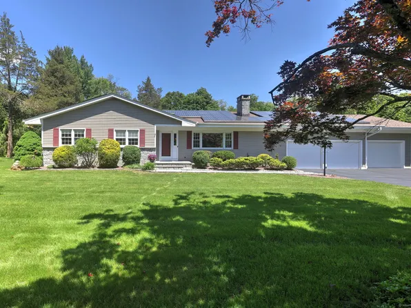 40 Saxony Drive, Trumbull, CT 06611