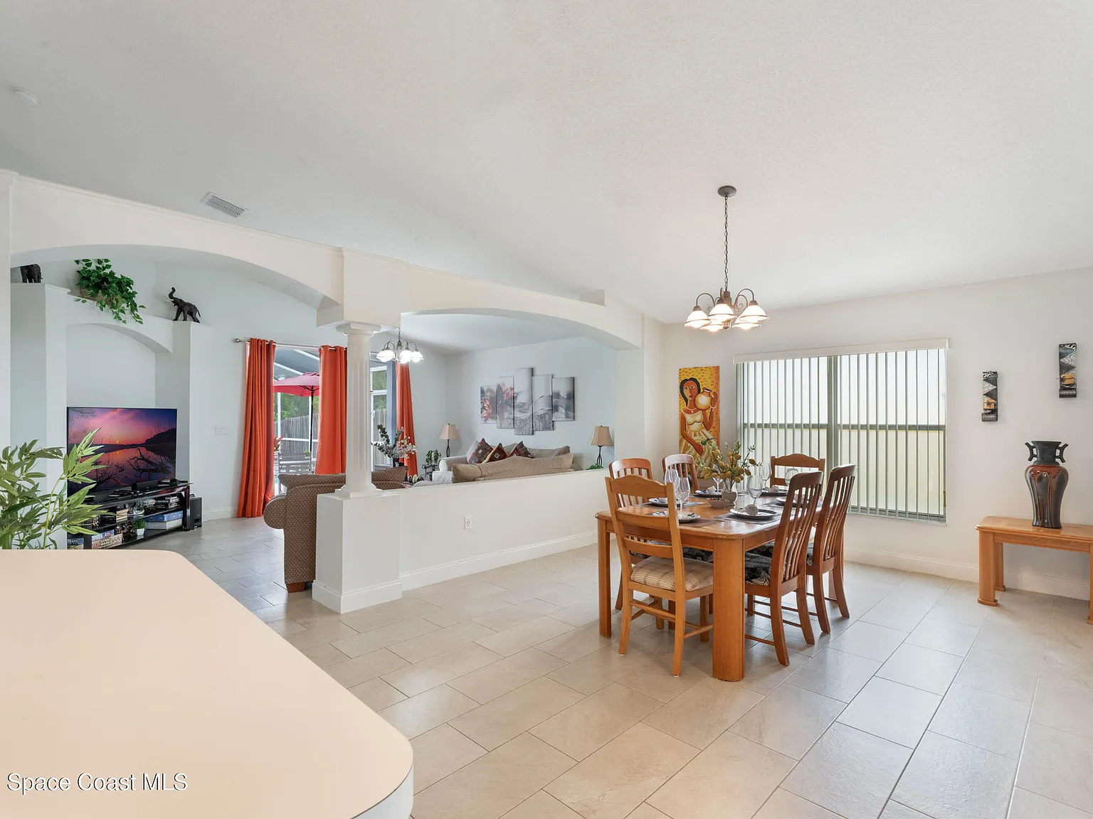 4 bed, 2.0 bath, 1864 sqft, $2,600 — Photo 3