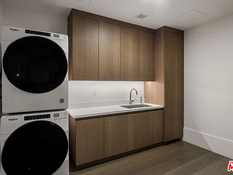 8420 Sunset Blvd #405 — Photo 28