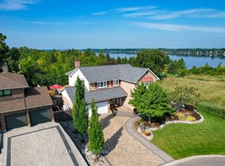 800 Fairwinds Ter, Ottawa, ON K1C 2X6