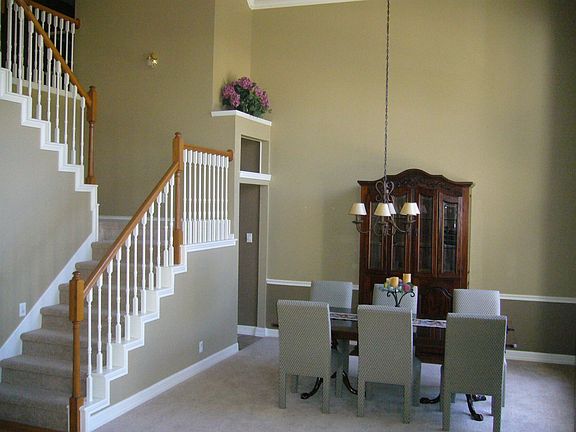 Formal dining w/ soaring ceilings