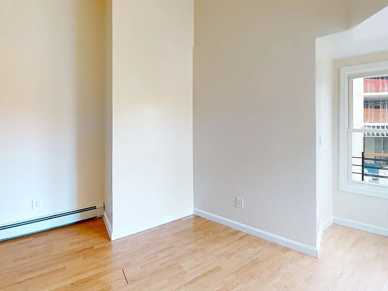 687 Montgomery St #2 — Photo 6