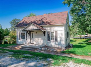 104 S Oak St, Winslow, IN 47598