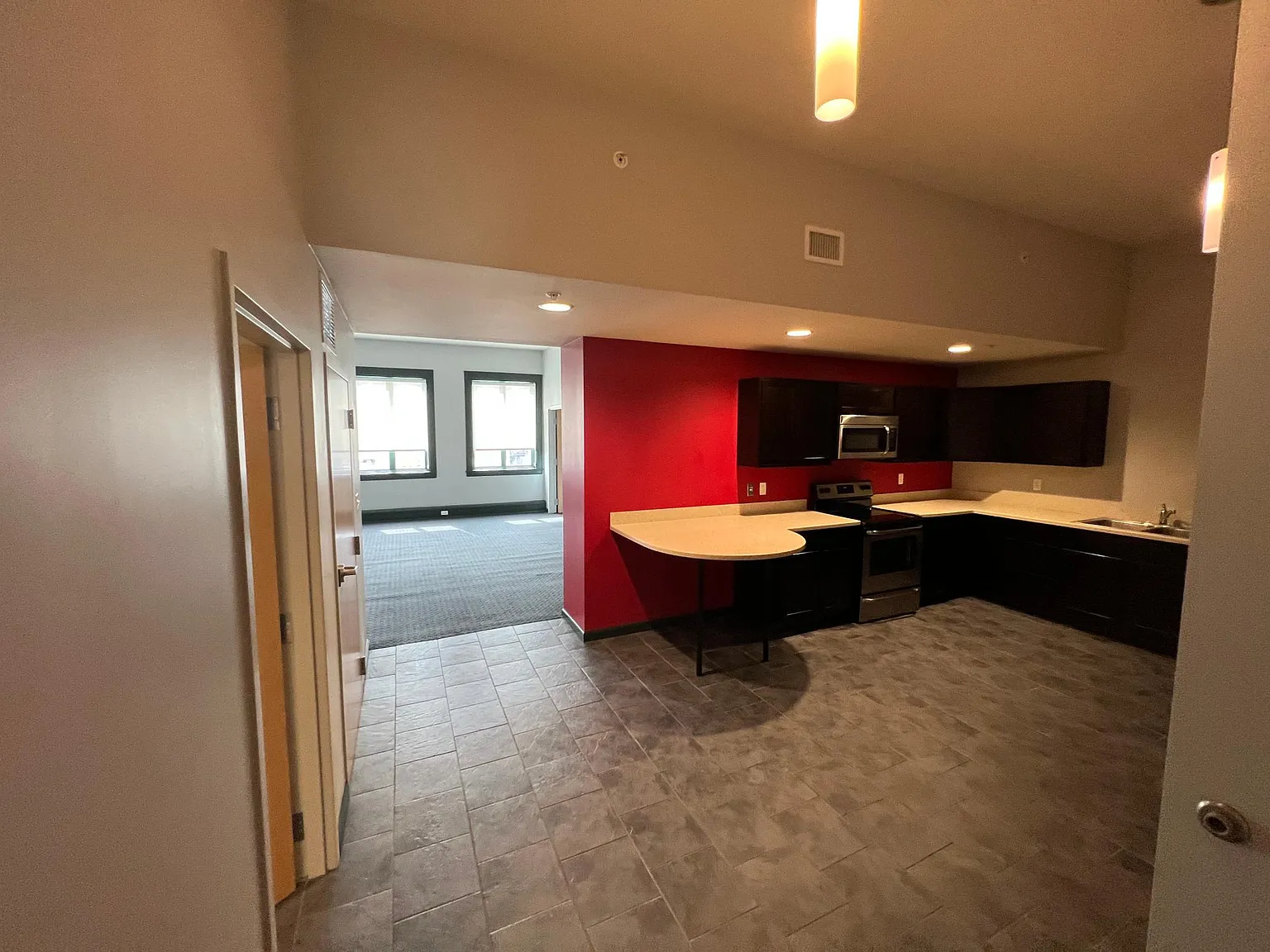 Studio, 1084 sqft, $1,225 — Photo 3