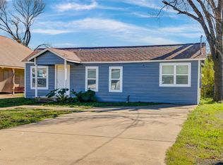 207 E Bernard St, Clute, TX 77531