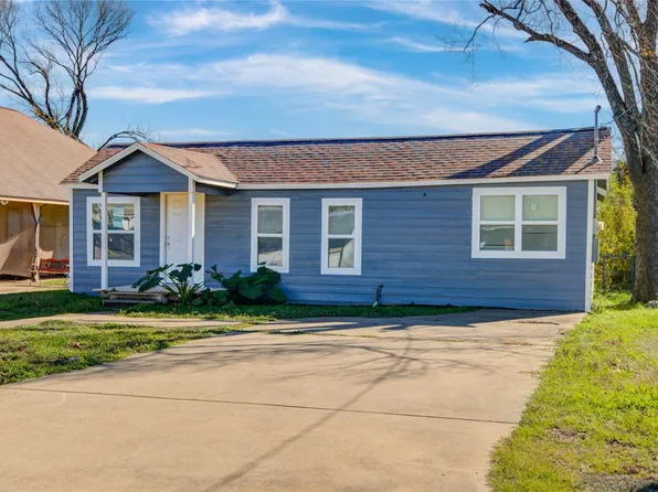 207 E Bernard St, Clute, TX 77531