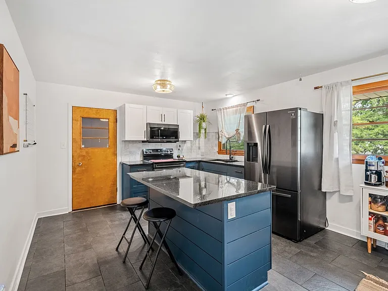 1416 University Dr — Photo 9