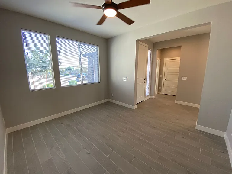 1560 W Avenida Del Valle — Photo 5