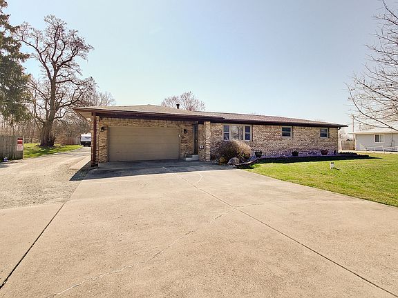 5th image of 8935 E 206th St
