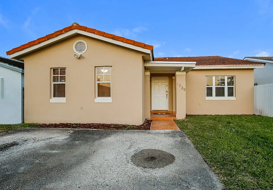 1739 SW 138th Ave