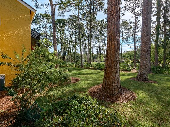 2nd image of 865 Shoreline Cir #865
