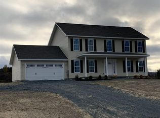 8 Line Dr, Troy, NY 12180