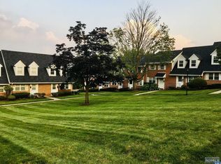 150 Parkview Dr, Teaneck, NJ 07666