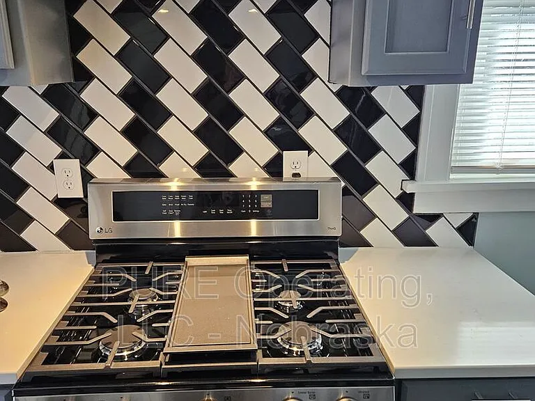 3901 Curtis Ave — Photo 3