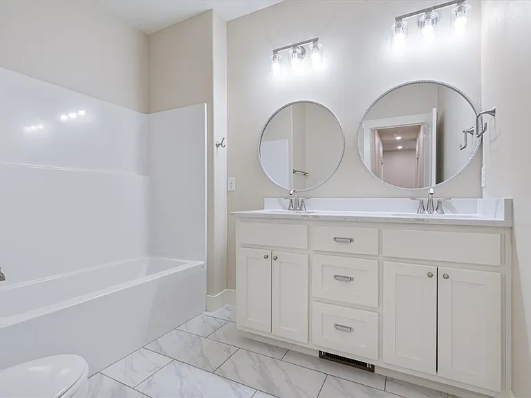 28 Fleetwood Dr — Photo 16