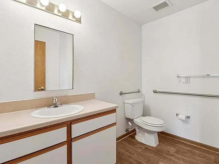 Wyndam Place Senior Residence - Lawrence — Photo 9