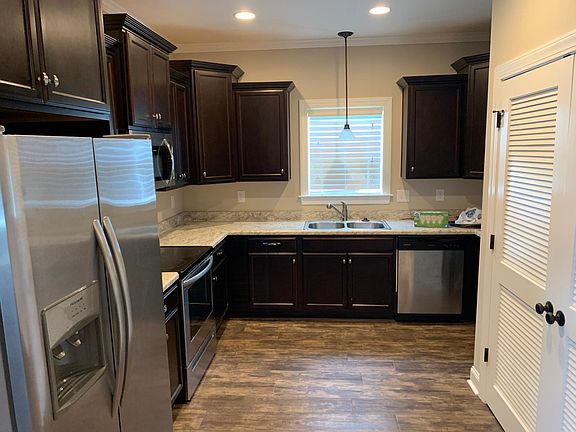 2nd image of 2204 Remington Ct #A