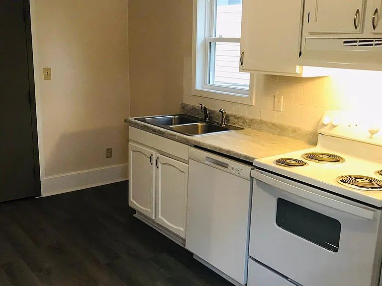 3813 Dexter Ave — Photo 6