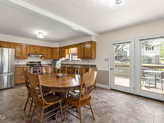 3rd image of 275 W Hills Dr