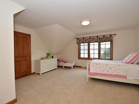5th image of 403 N Thornbush Cir